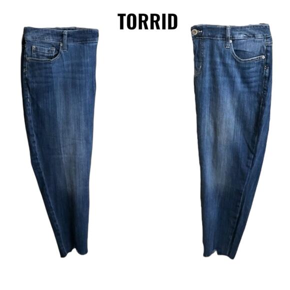 Torrid Jeans Girlfriend Women's Size 18R Blue Medium Wash Raw Notched Hem Crop - Picture 8 of 11